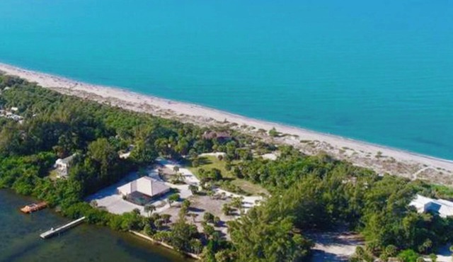 Manasota Key Waterfront - Heated Pool - steps from Public Beach - Dock