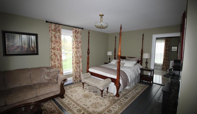 Maplehurst Manor Bed and Breakfast