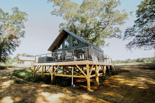 Marble Modern Cabin in Cedar Bluff