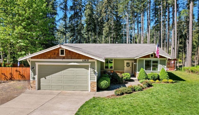 Marvelous 3-bedroom house with AC in Port Orchard located minutes from Wye Lake.