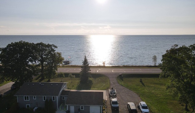 Mille Lacs Lake Home! Fishing Dock, Game-room, Amazing yard, Kayaks to enjoy!