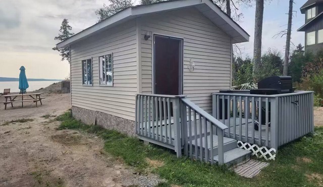 Mini Cabin Tiny& Cozy, on the lake Floaties& more! in Goulais River