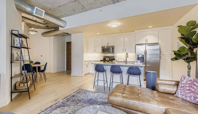 Modern 1 BDR in Peloton - All the Amenities
