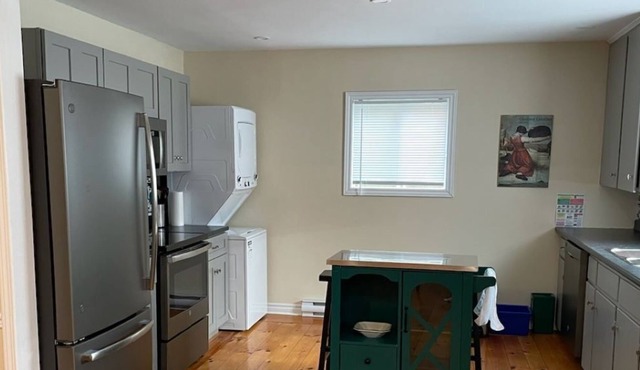 Modern 2 bedroom apartment in downtown Shelburne