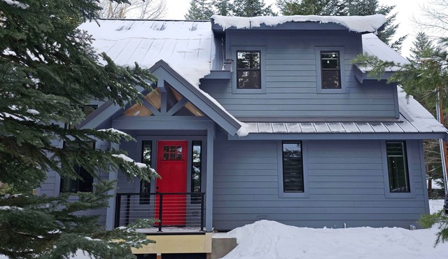 Modern 3-bedroom cabin near Crystal and Mt Rainier