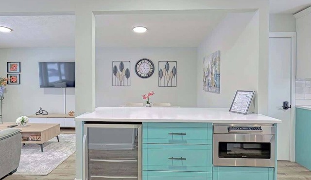 Modern 3BR Suite Steps to C-Train Near Zoo & DT in Calgary