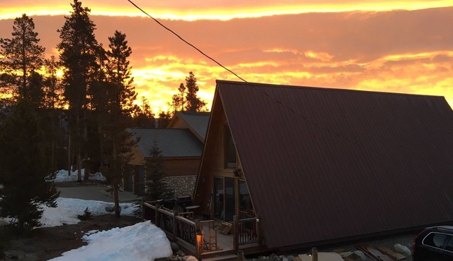 Modern and updated! Whole house near Rocky Mountain National Park