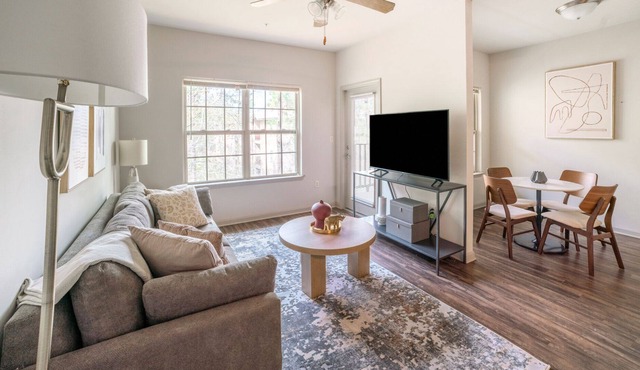 Modern Apartment in Prime Location (ID8014X44)