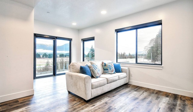 Modern, convenient condo!