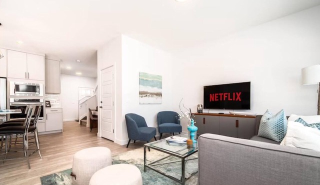 Modern Executive Home-Sleeps12-KingBeds-FullHouse