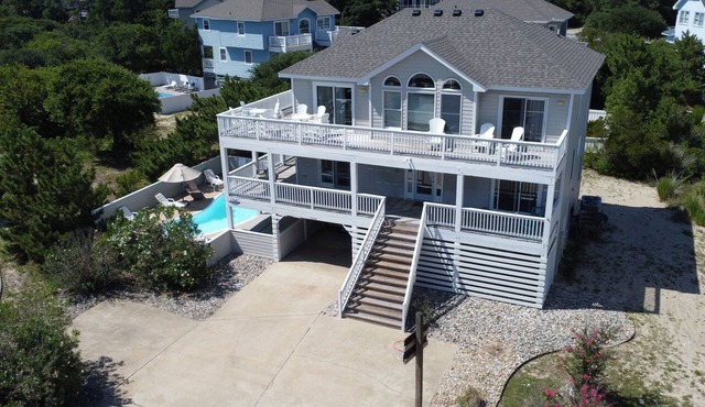 Modern! Heated Saltwater Pool! Hot Tub! Great Location! C1256