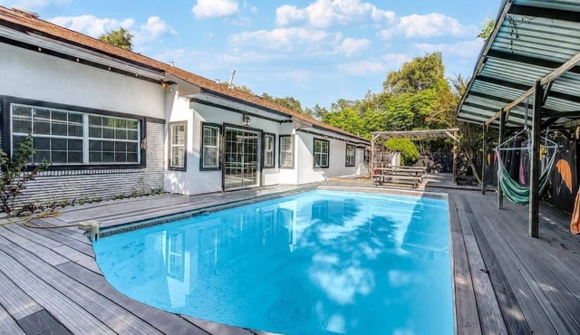 Modern Houston Pool Retreat 5BR Sleeps 15