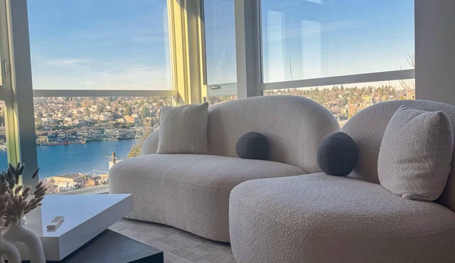 Modern Luxurious Townhouse;Close to UW & Downtown Seattle.Perfect for MAJOR INTERNATIONAL SPORTING EVENT Stays