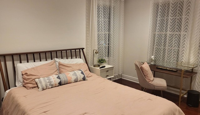 Modern Private Room near NYC (Female Only) in Saddle Brook