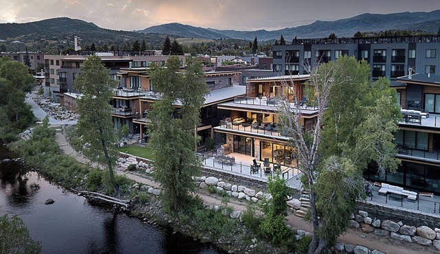 Modern Riverfront Retreat with Views | Riverlight Lodge