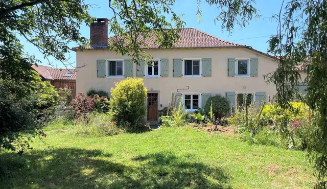 Modern, spacious Des Cîmes gîte in beautiful natural surroundings in Baigts-de-Béarn