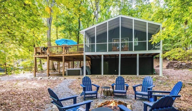 Modern w/Fire Pit, Deck, Grill & Hot Tub in Berkeley Springs