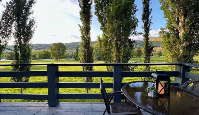 Mountain Chalet on Golf Course with Beautiful Views