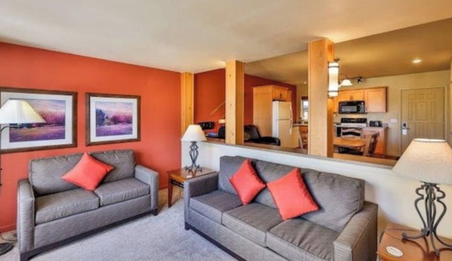 Mountain getaway wi-fi pvt hot tub, ski in-ski out! 62