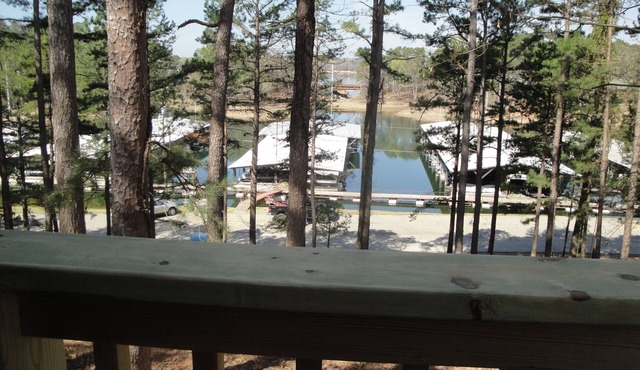 Mountain Harbor two bedroom Lodge cottage by RedAwning