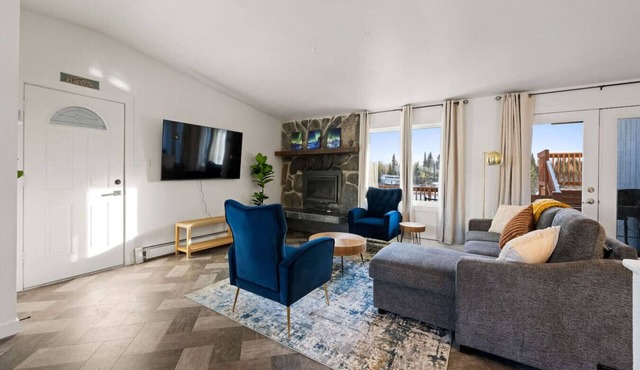 NEW!Aurora River Retreat | Modern 5BR Sauna Escape