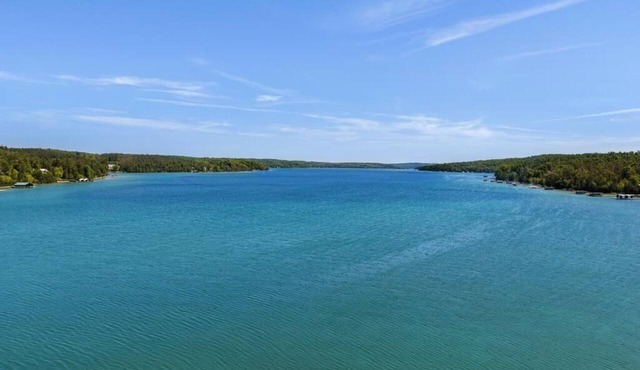 *NEW LISTING* Newly Built Walloon Lodge with Guest Houses