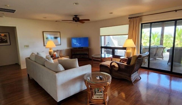 *NEW LISTING Sunset Views, Pool and Spacious Modern Comfort Getaway!