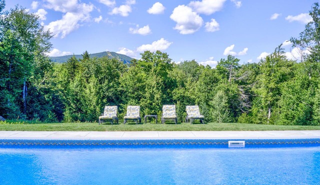 New Luxe 9BRs Stratton Estate. Views! Hot Tub, Sauna, Game House, Swimming pool!