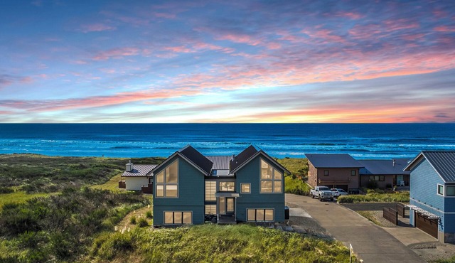 NEW Oceanview from Bed, Xbox, Waffles Included
