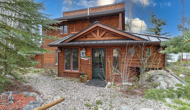 New!Quiet Shore Chalet-Cozy 3 Bed/3 Bath Home on the Shores of Columbine Lake