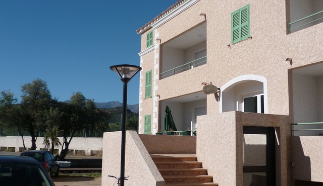 Nice studio, quiet, 2 minutes from the marina of St Florent. in Saint-Florent