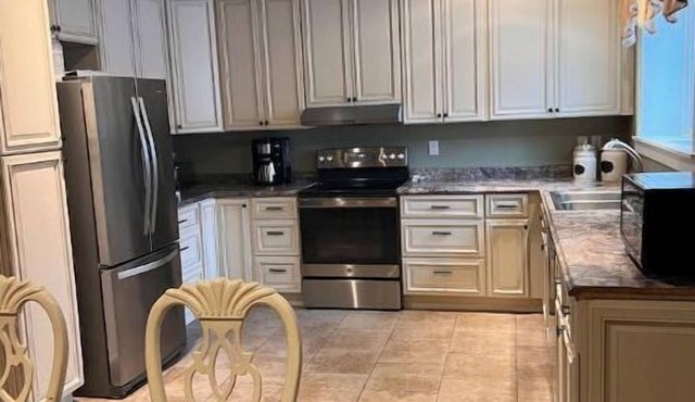 No cleaning fees! 3 Bdrm condo, 2 miles from town