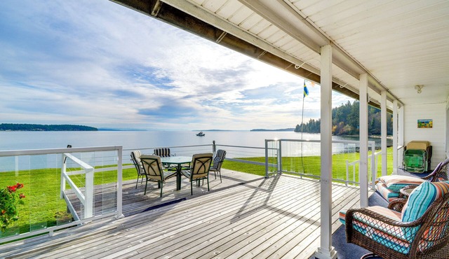 Oak Bay Beach House in Port Hadlock