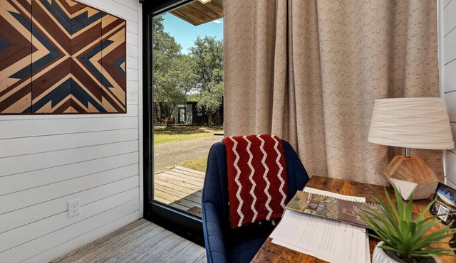 Oak Harbor - Container Home Near Baylor, Magnolia