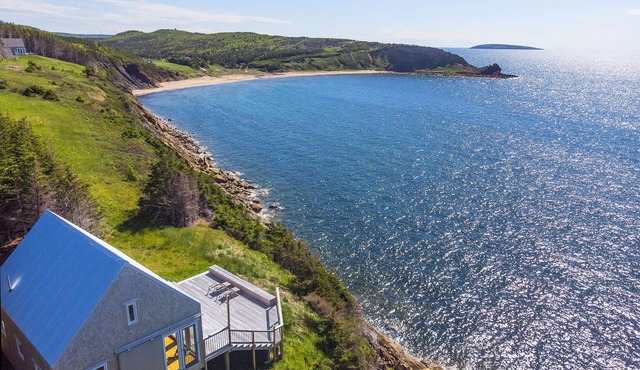 Oceanfront Cottage with Stunning Views 2 min. to Beach, near Cabot Trail & Park in Chimney Corner