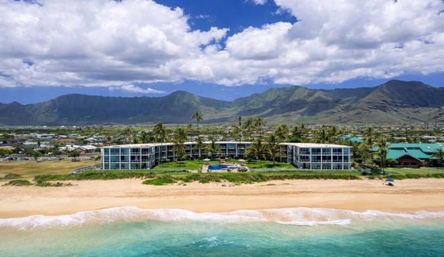 Oceanfront, cozy one bedroom condo in peaceful Ma'ili Cove, Oahu