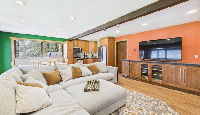 Oceanfront Fire Pit, Decks, Large Yard, Views! in Juneau