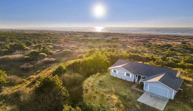 Oceanfront | Game Room | Clamming | Deck