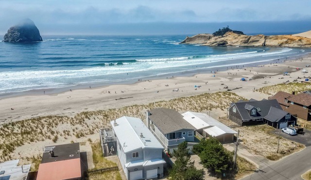 Oceanfront Pacific City Beauty with Haystack Rock Views, 5 Bedrooms, Large Deck!