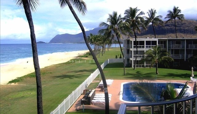 Oceanfront Penthouse on Maili Beach