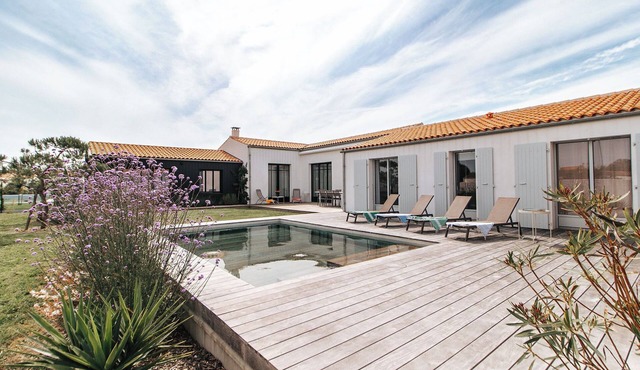 Oceanshack IO 5 Saint Denis D'oléron 10 Pers 200m Plage Piscine Chauffée in Saint-Denis-d'Oléron