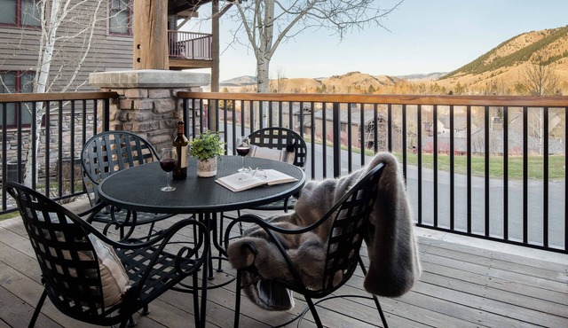 Outpost: Grand View 3110 -Walk to Town Square! AC!
