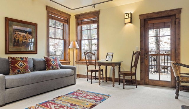 Outpost: Grand View 5020S - Close to Town
