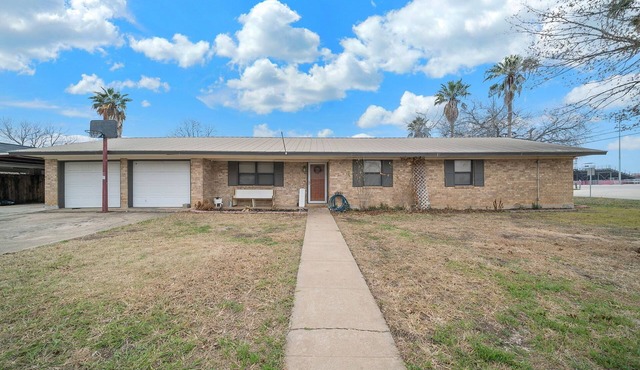 Oversized Space In Desirable Neighborhood.