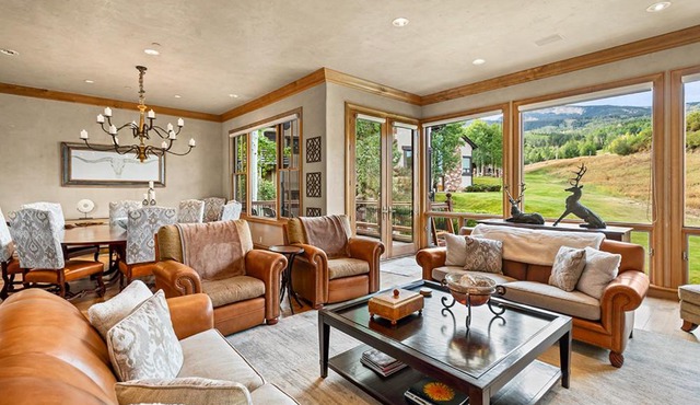 Owl Creek 04, Ski-in, ski-out luxury townhome with private hot tub in Snowmass Village