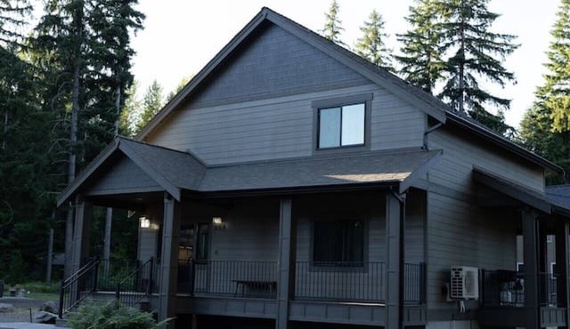 Packwood Cabin w/Hot Tub | Steps to Town & River