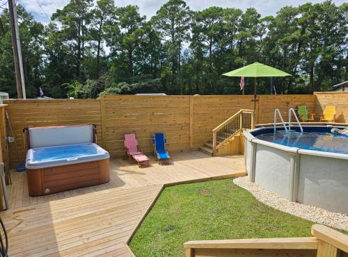 Paradise with a Hottub & Pool, 3 miles to beach