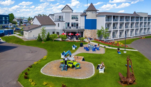 Park Point Marina Inn