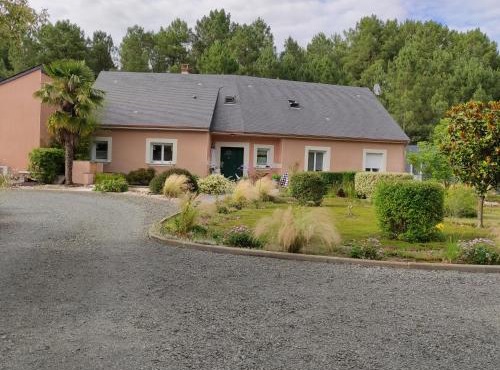 Pascal et Domi CHAMBRES "l'oasis des pins" in Chateau-l'Hermitage