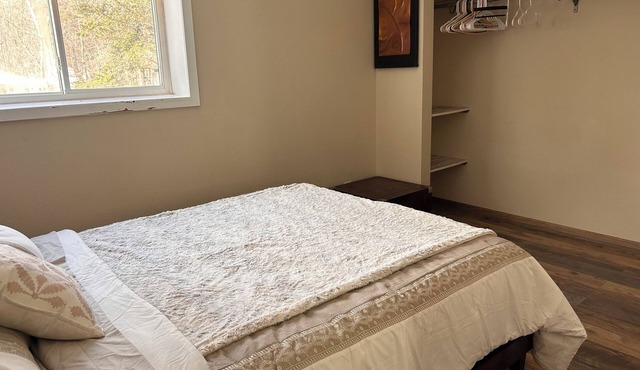 Peace and Quiet in Country Guesthouse Close to Town and Attractions in Duluth